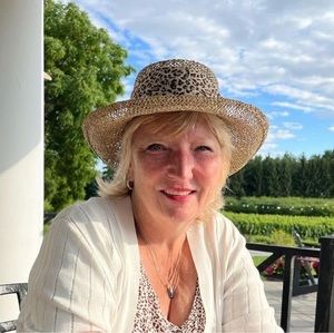 Meet your Posher, Joan